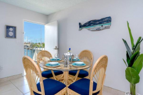WATER FRONT 1bed/1bath, pool, tiki bar, boat ramp